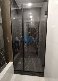 clients and partners3-Линейная душевая с распашной дверью и одним неподвижным стеклом